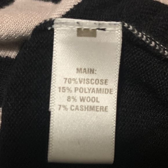 St. John Black and Tan Patterned Sweater cashmere blend - Picture 7 of 7